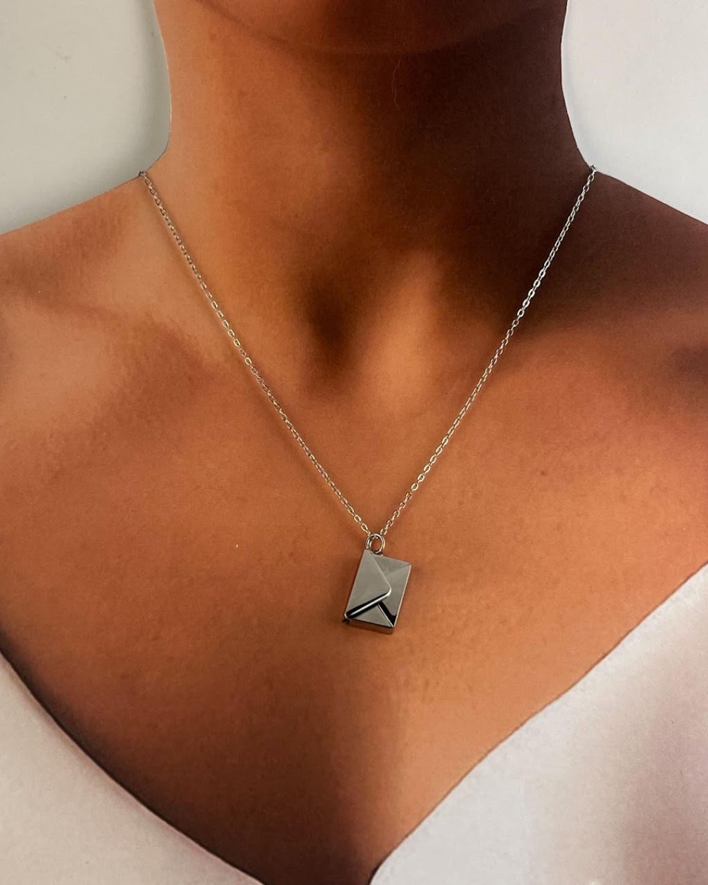 COLLAR DIJE SOBRE CON CARTA PARA GRABAR