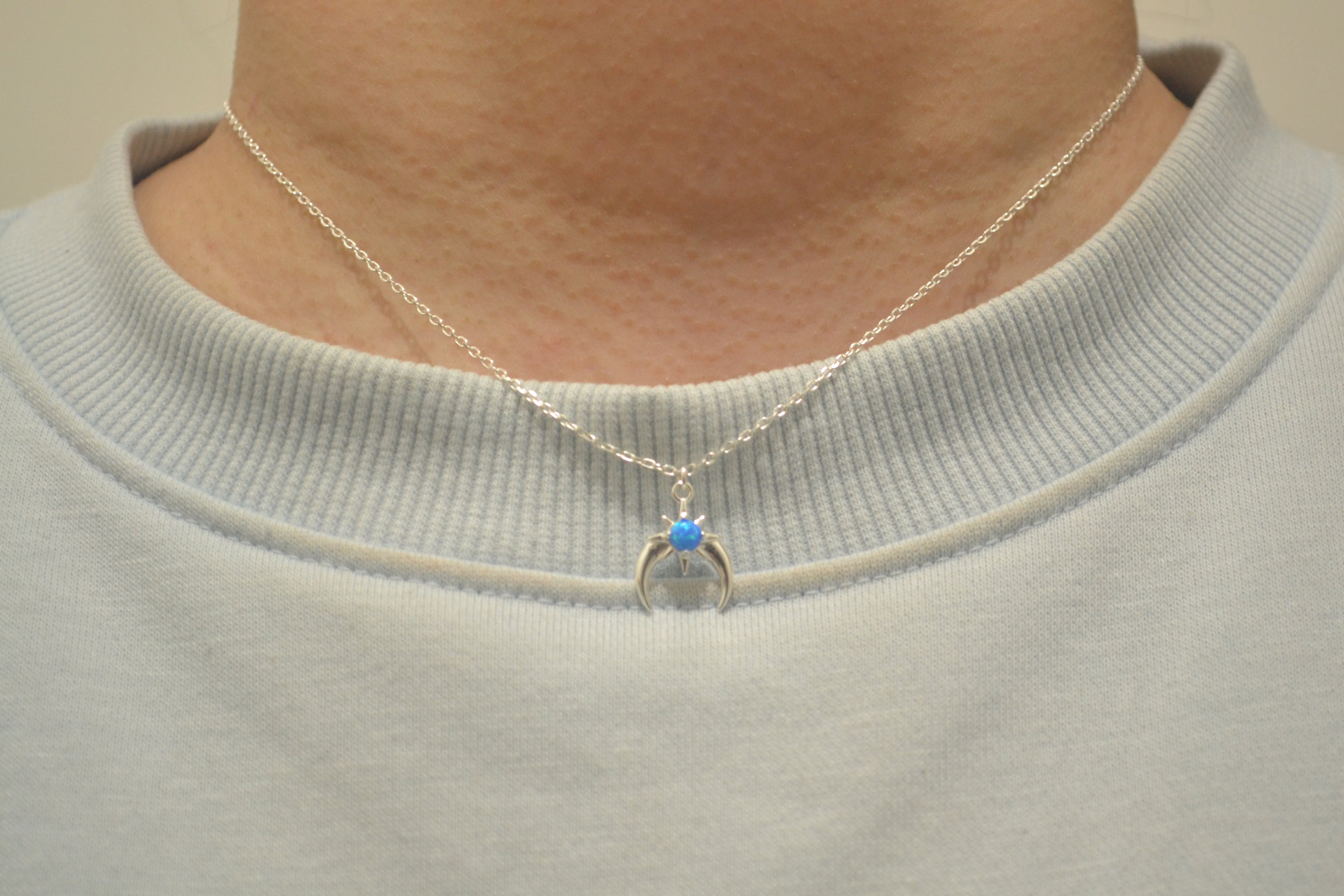 COLLAR MEDIA LUNA OPALO AZUL