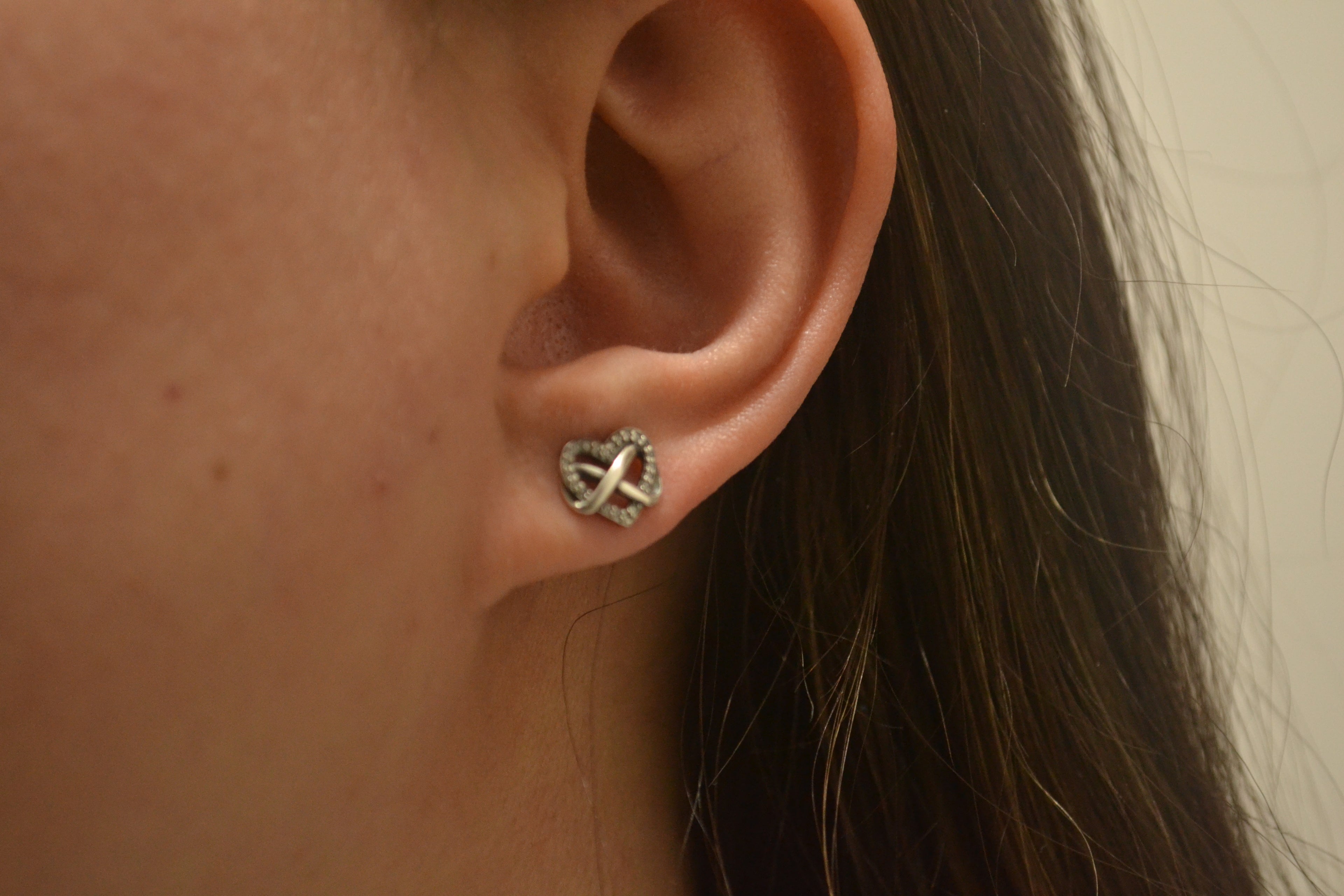 ARETES CORAZÓN INFINITO BRILLANTE