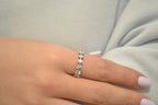 ANILLO ETERNIDAD FILA DE CORAZONES