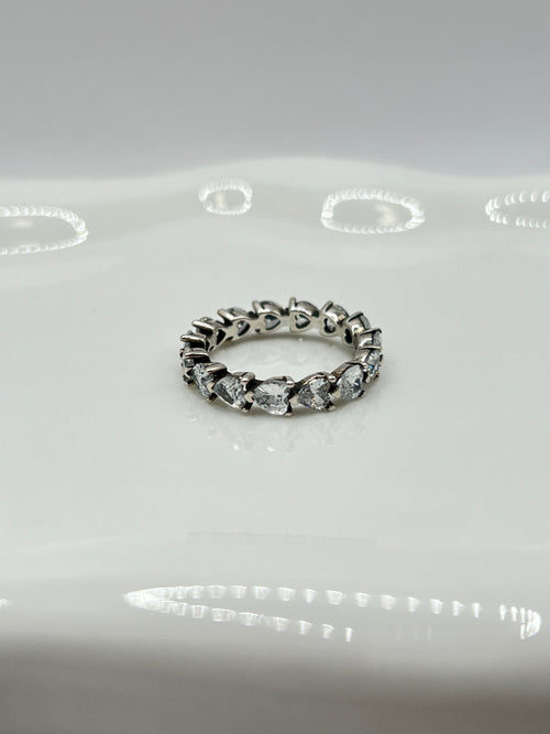 ANILLO ETERNIDAD FILA DE CORAZONES